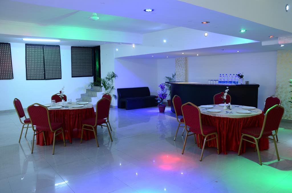 Hotel Global Radiance New Delhi Bagian luar foto